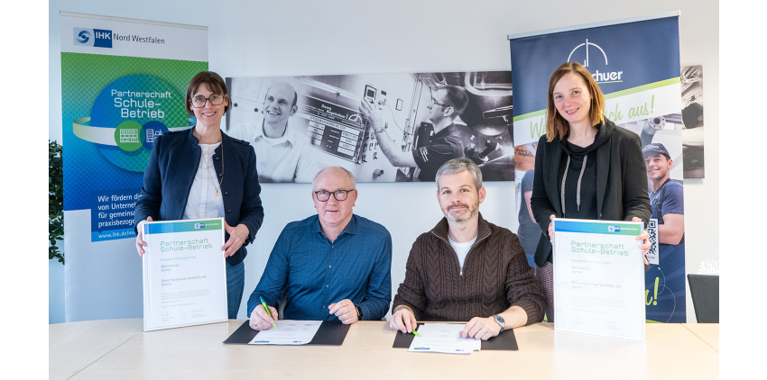 Foto: Grundmann/IHK Nord Westfalen, von links: Sonja van Horn, Georg Hagelschuer, Henning Wobben, Melanie Vennemann